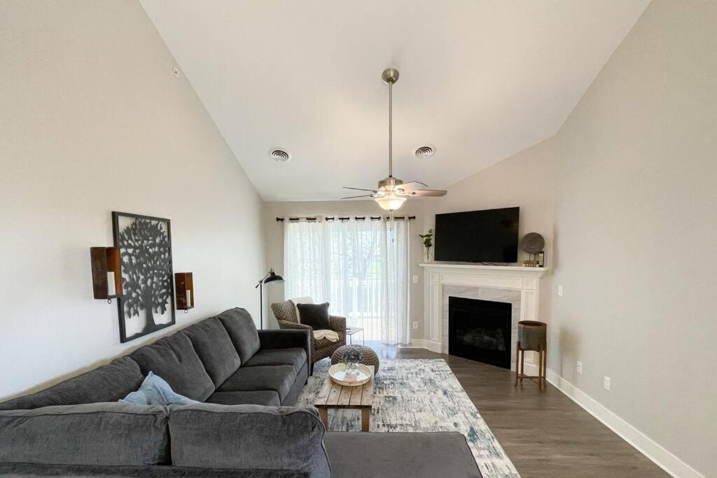 New Beautiful 3 Bedroom Condo In Bettendorf Exterior foto